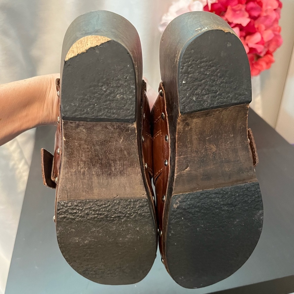 Women's Vintage Brown Leather Clogs with Studded Accents and Buckle Detail - 7M - Picture 6 of 6